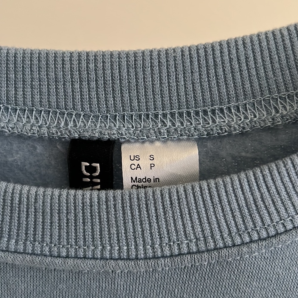 Cropped Crewneck - Picture 2 of 3